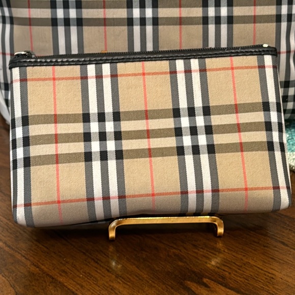 Burberry tote bag ๐ผ and cosmetic pouch ๐ in good condition beautiful clean. - Picture 14 of 16